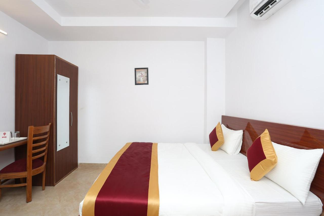 Capital O 12807 Amaira Hotel And Banquets Нойда Экстерьер фото